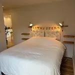 Lumineux Et Chaleureux Avec Piscine Estivale Σπίτι διακοπών