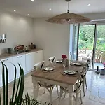 Lumineux Et Chaleureux Avec Piscine Estivale Σπίτι διακοπών *