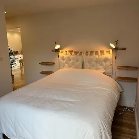 Lumineux Et Chaleureux Avec Piscine Estivale Nyaraló
