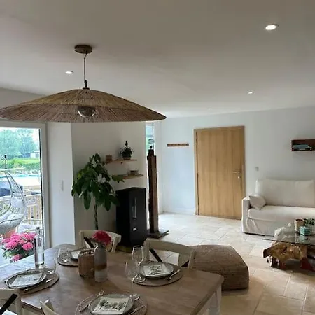 Lumineux Et Chaleureux Avec Piscine Estivale Vakantiehuis *