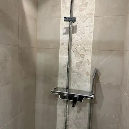 Nyaraló Lumineux Et Chaleureux Avec Piscine Estivale