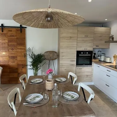 Vakantiehuis Lumineux Et Chaleureux Avec Piscine Estivale Ramillies