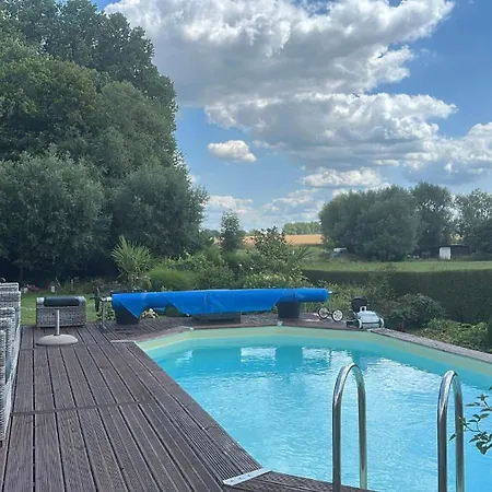 Ferienhaus Lumineux Et Chaleureux Avec Piscine Estivale Ramillies
