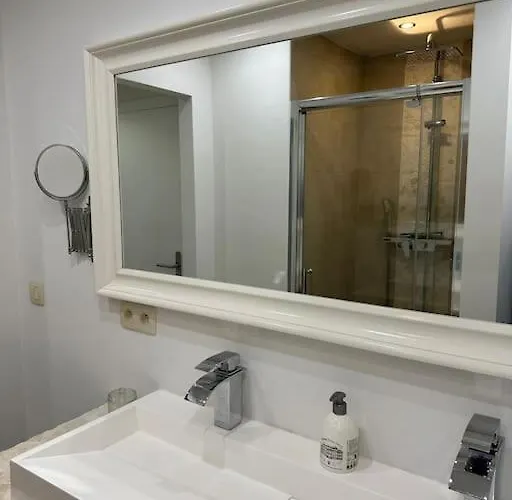 Lumineux Et Chaleureux Avec Piscine Estivale بيت للعطل Ramillies