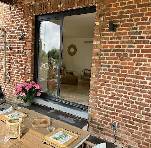 Lumineux Et Chaleureux Avec Piscine Estivale