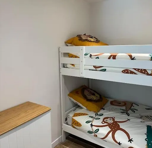 Lumineux Et Chaleureux Avec Piscine Estivale بيت للعطل