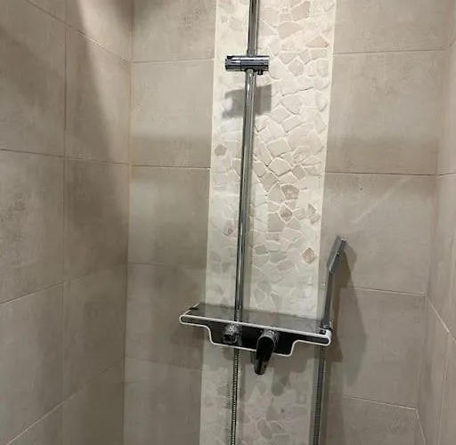 Vakantiehuis Lumineux Et Chaleureux Avec Piscine Estivale