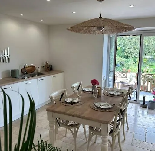 Lumineux Et Chaleureux Avec Piscine Estivale بيت للعطل *