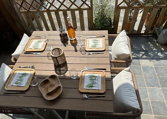 Lumineux Et Chaleureux Avec Piscine Estivale *